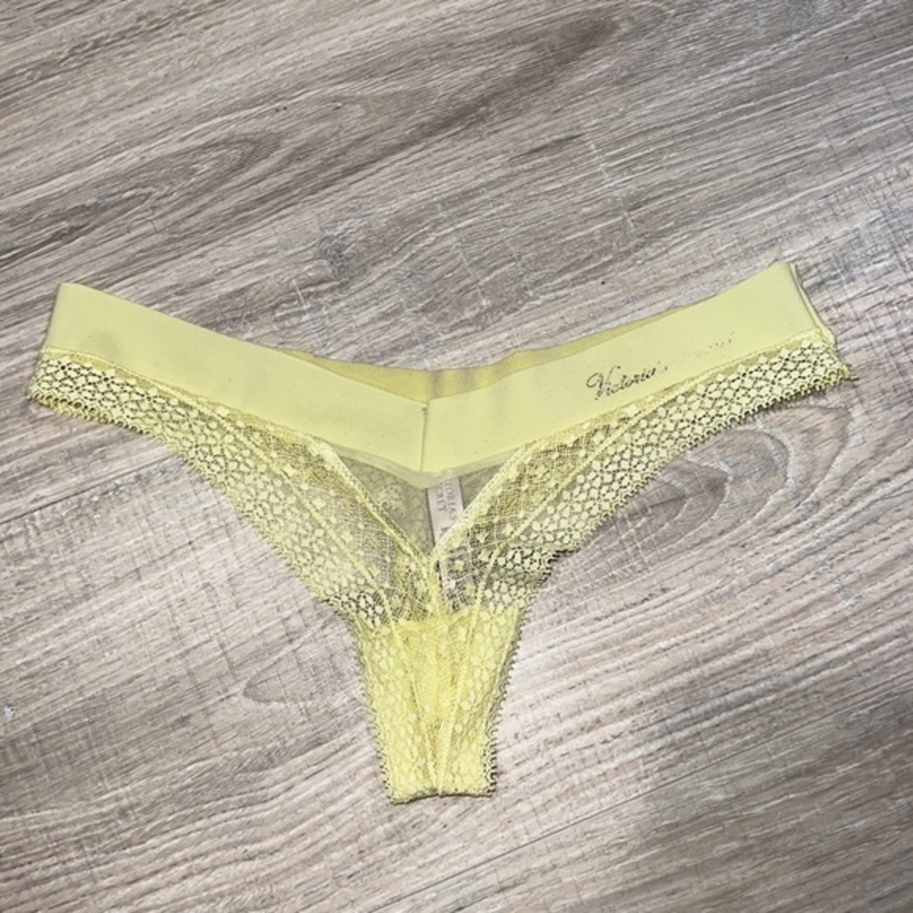 Victoria’s Secret‎ yellow Lacey thong